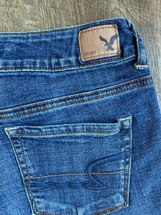 American Eagle Women’s Distressed Denim Frayed Cutoff Shorts Medium Blue Size 4 - Picture 11 of 11